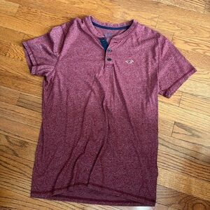 Men’s Hollister tee